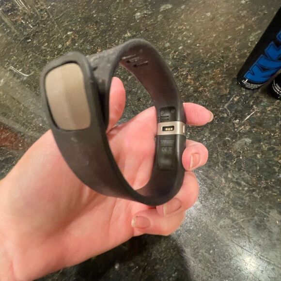 Fitbit Charge  - Picture 4 of 7
